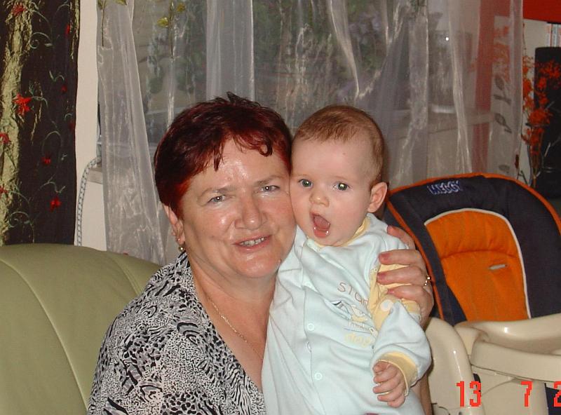 mama_z_Jasiem.JPG - Z babcią