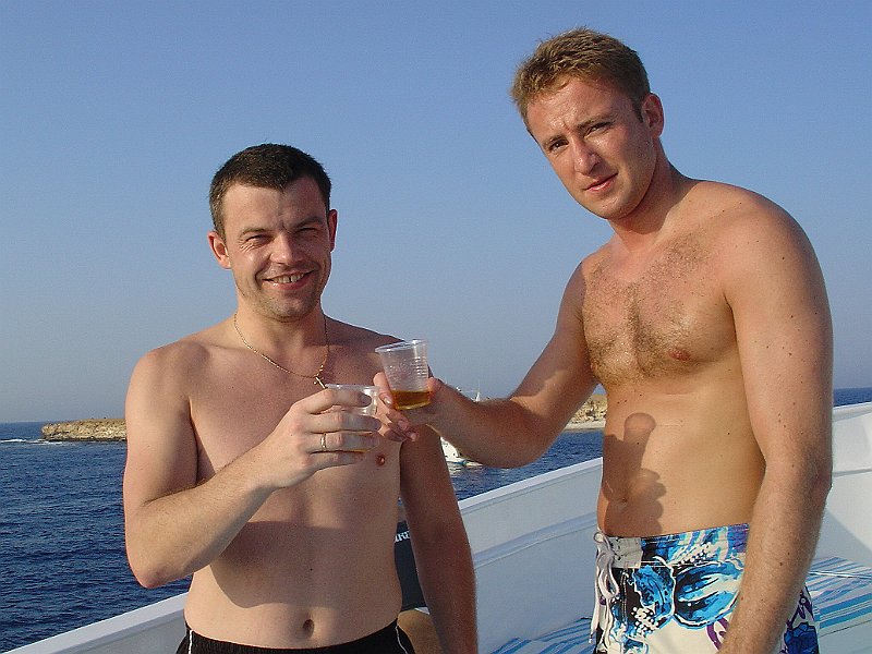 DSC05245.JPG - Odkażanie po nurkowaniu - przed jedzeniem :)